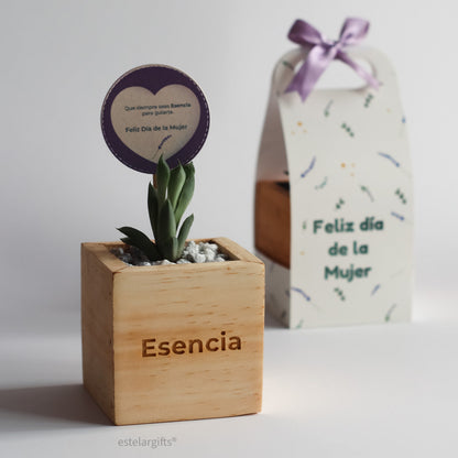 Regalo Maceta de Madera Tallada Mujer